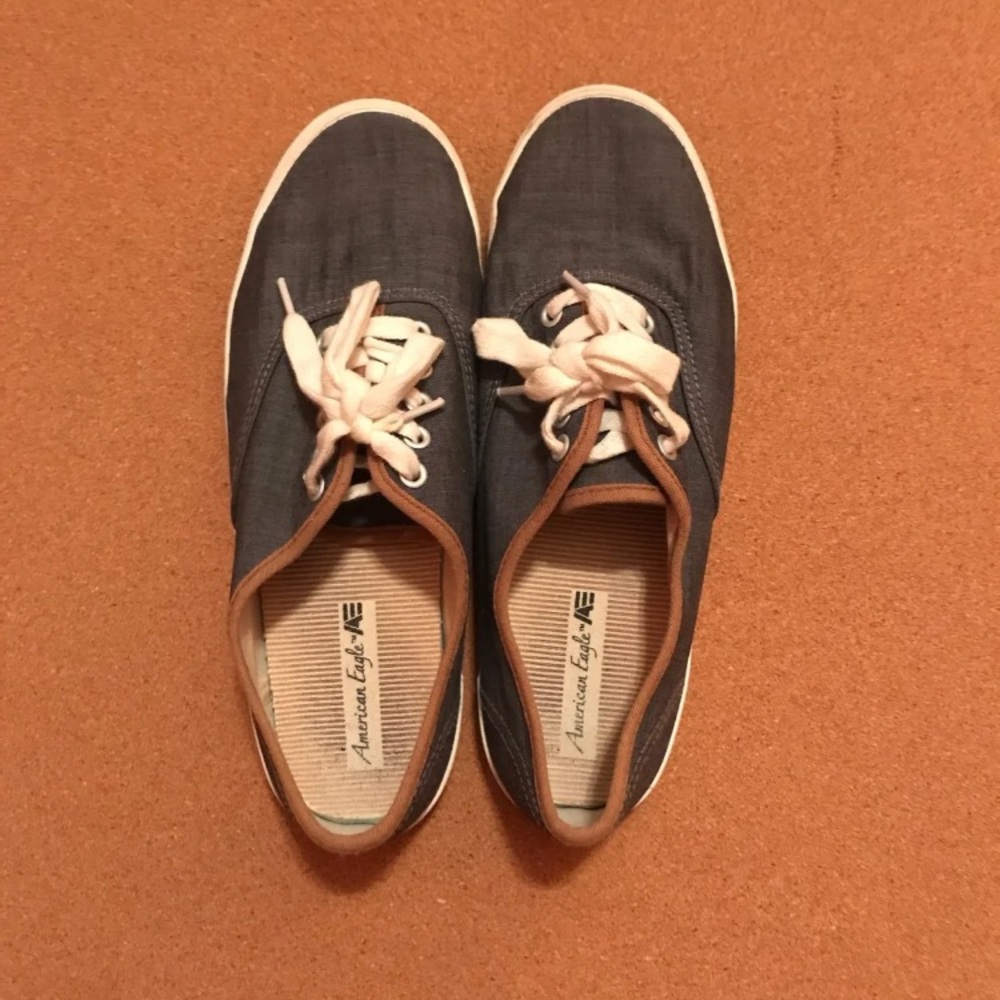 Size 7 American Eagle Grey & White Sneakers